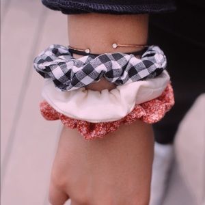 3 pack of scrunchies